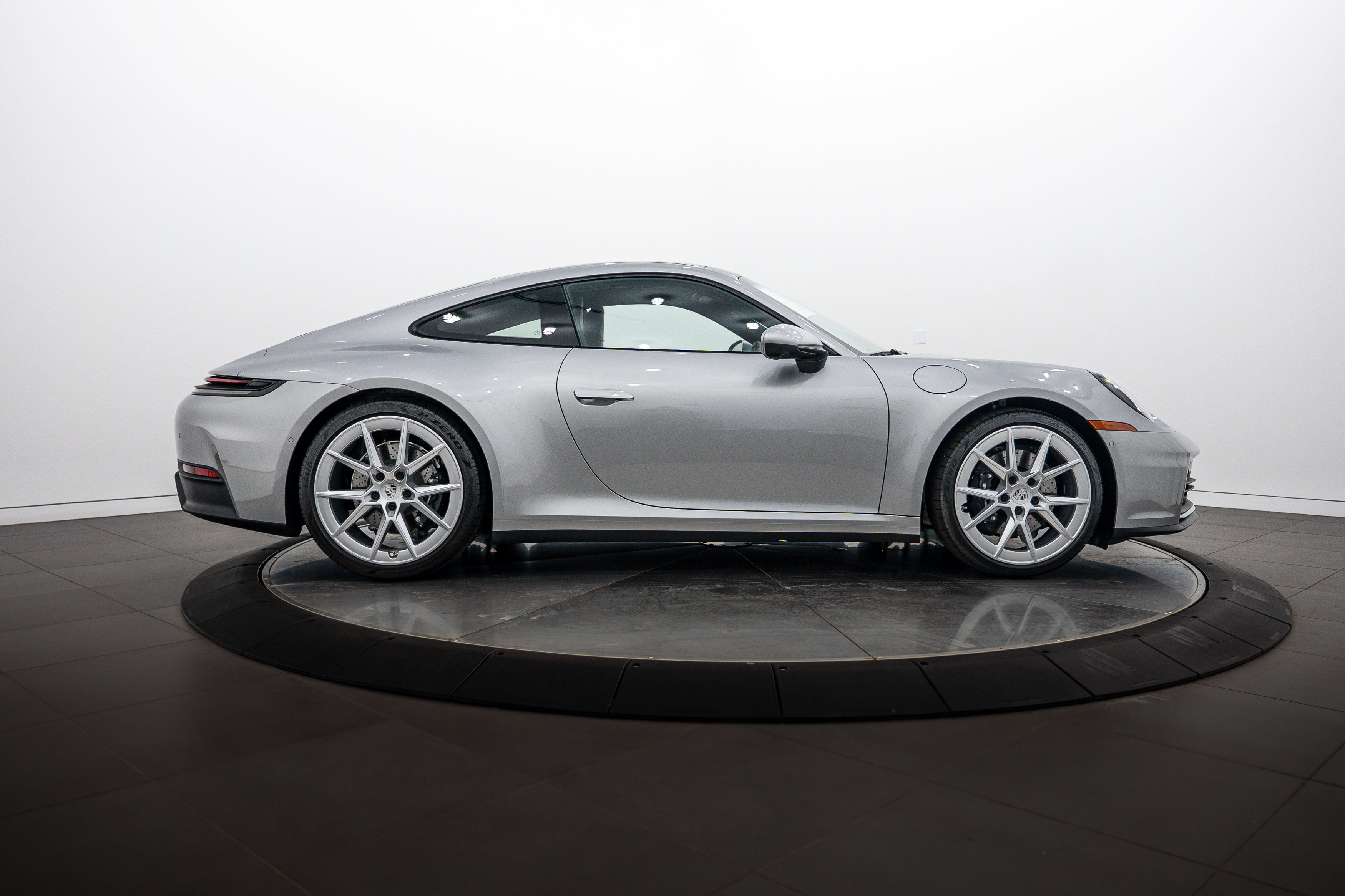 Certified 2025 Porsche 911 Carrera RWD image 8