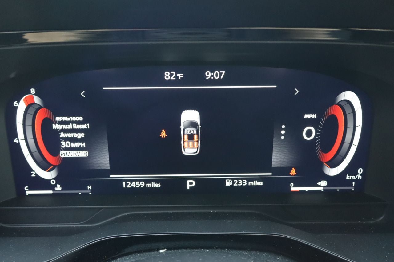 Used 2025 Nissan Pathfinder Platinum FWD image 11