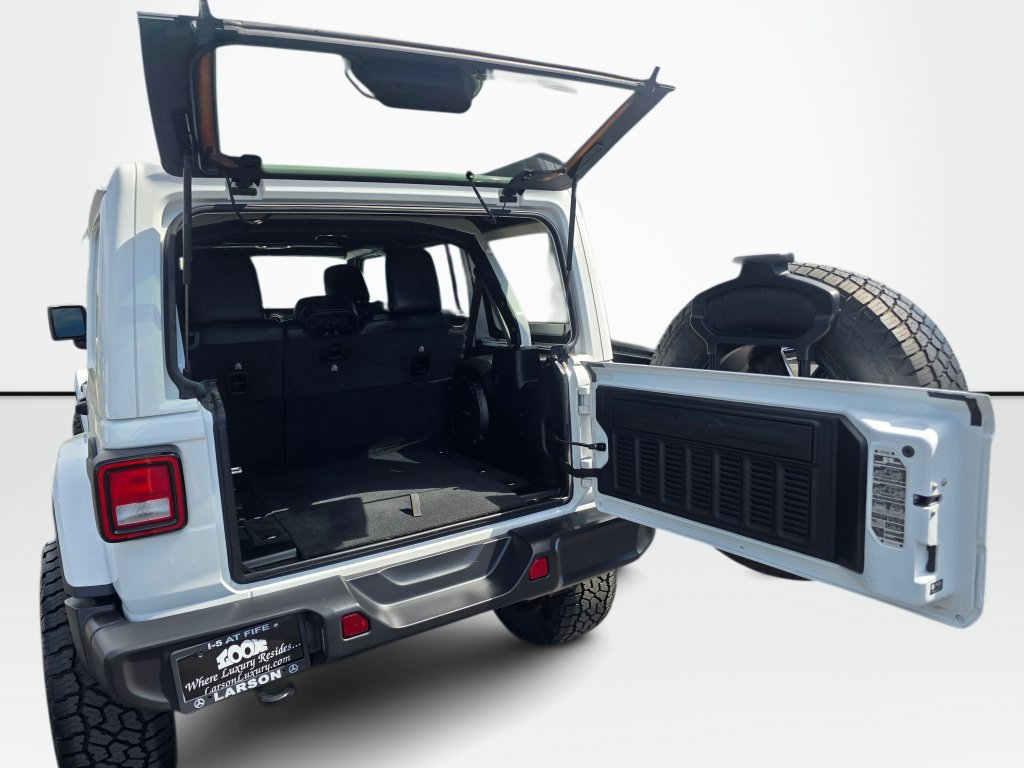Used 2022 Jeep Wrangler Unlimited Sahara AWD/4WD image 26