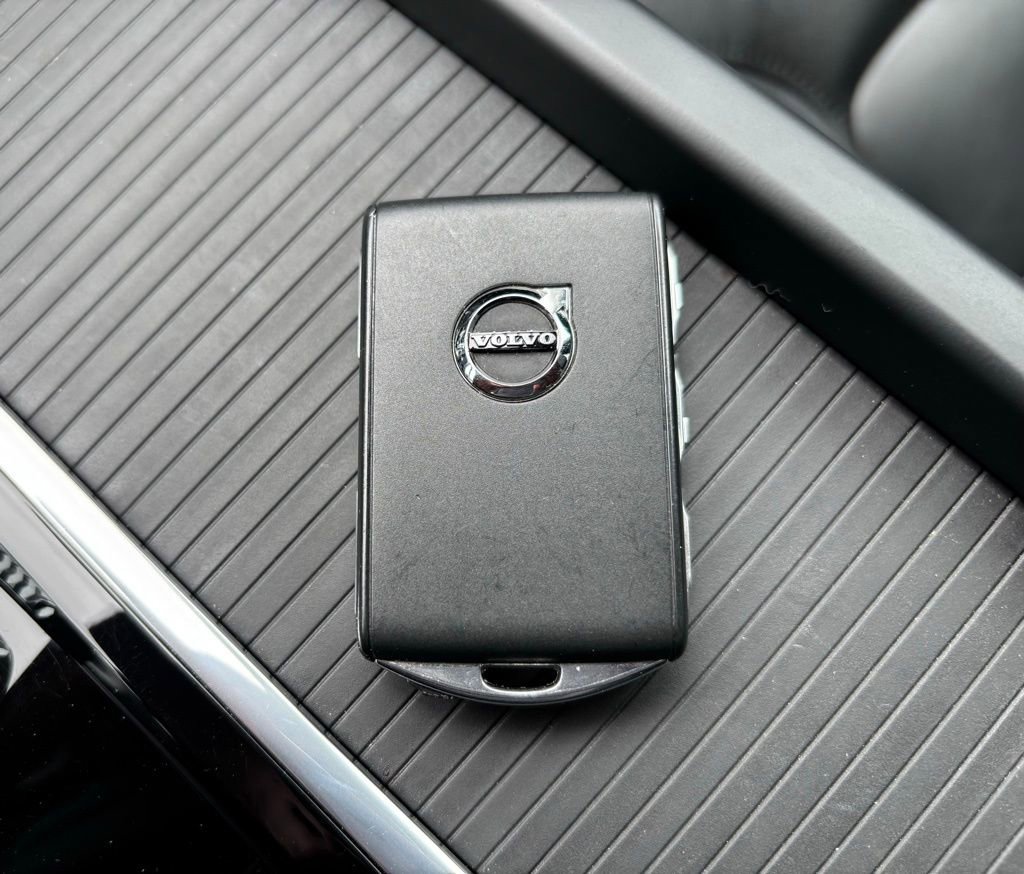 Used 2023 Volvo XC60 B5 Core w/ Climate Package image 33