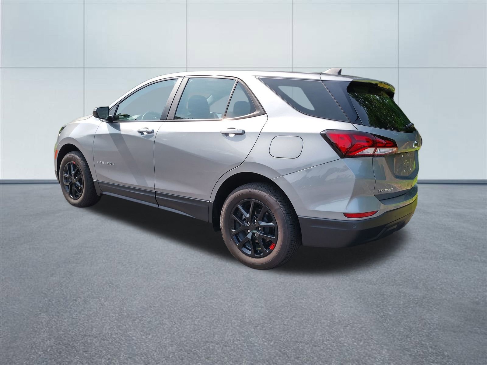 Used 2024 Chevrolet Equinox LS w/ Driver Confidence II Package image 3