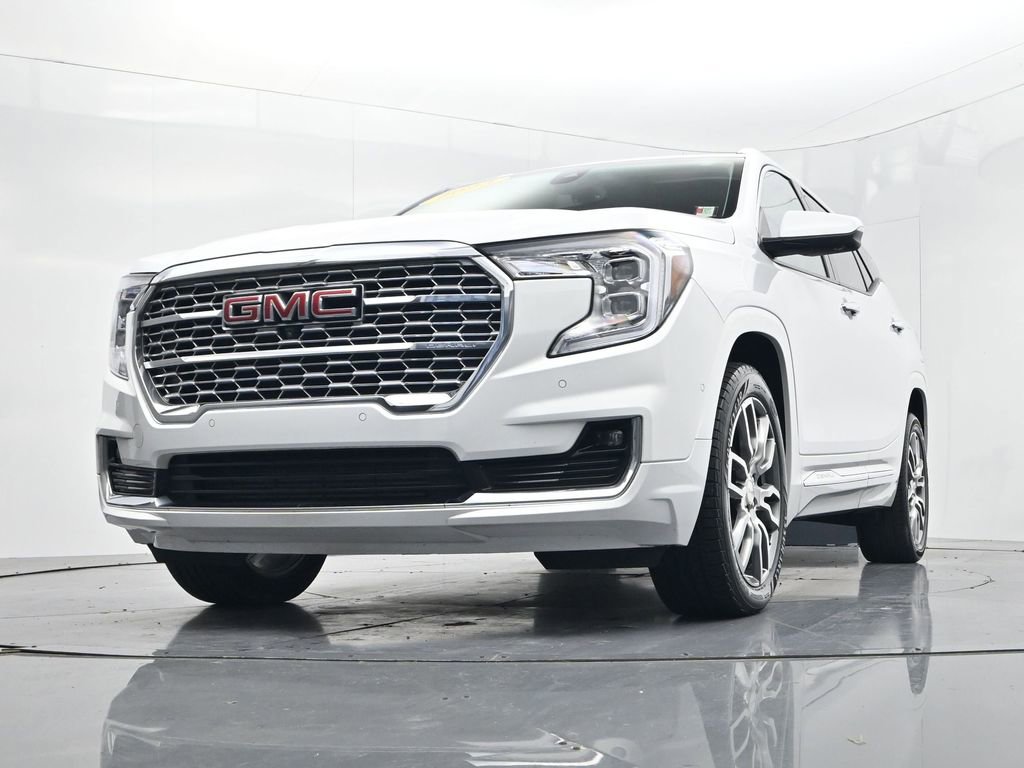 Used 2023 GMC Terrain Denali w/ Denali Premium Package AWD/4WD image 40