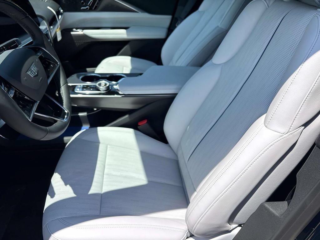 New 2026 Cadillac Lyriq Luxury AWD/4WD image 24