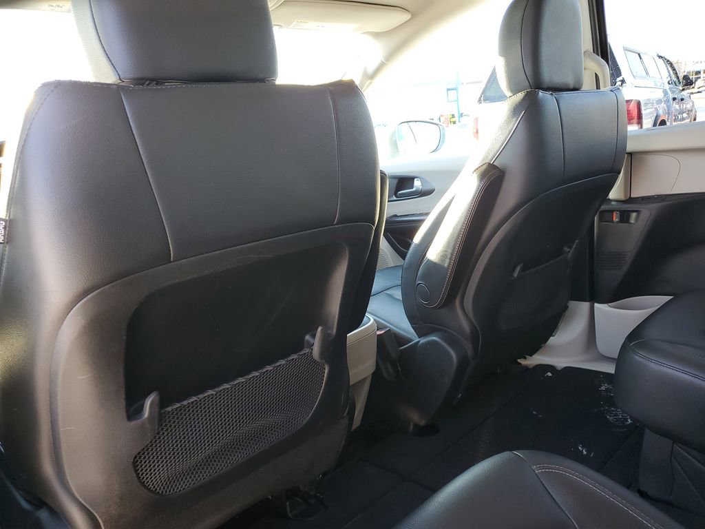 Used 2020 Chrysler Pacifica Touring-L image 33