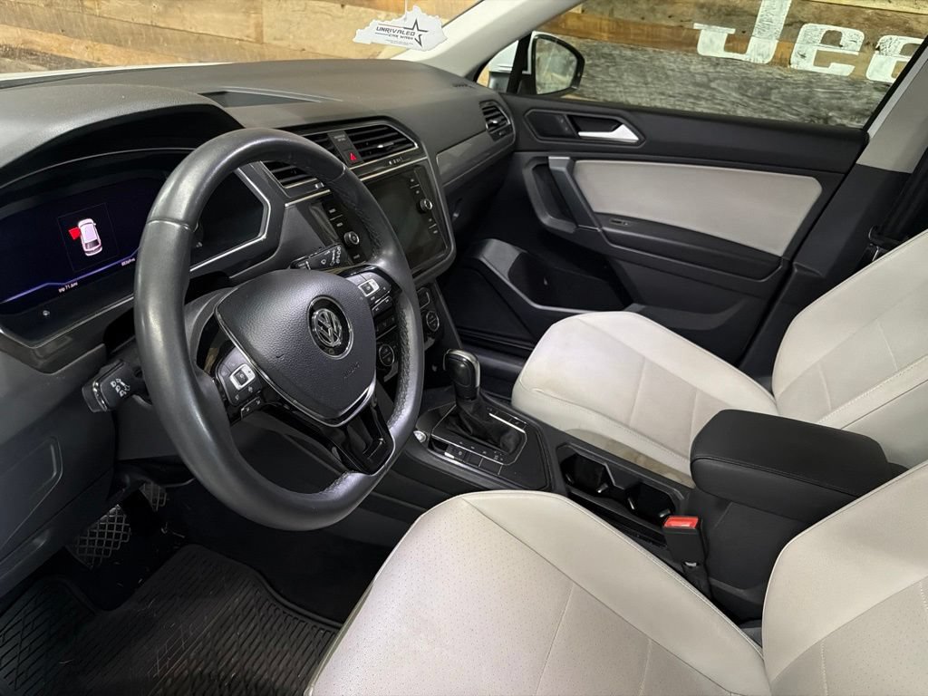 Used 2020 Volkswagen Tiguan SEL FWD image 11