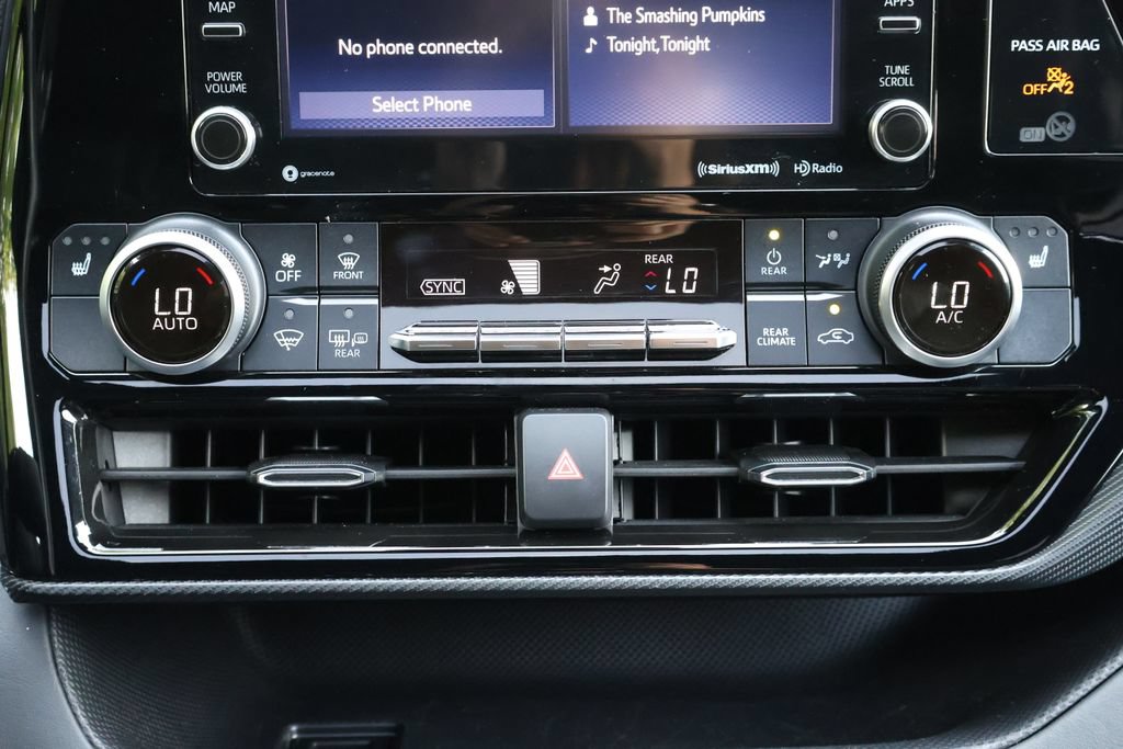 Used 2022 Toyota Highlander XSE FWD image 17