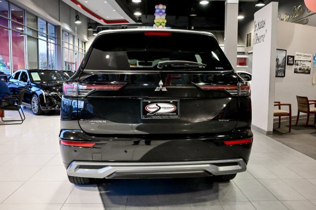 Used 2025 Mitsubishi Outlander AWD image 6