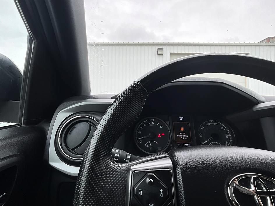 Used 2022 Toyota Tacoma TRD Sport AWD/4WD image 31