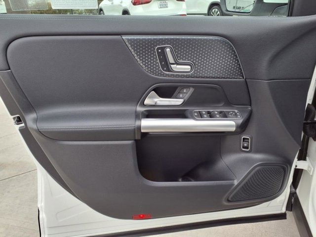 Used 2025 Mercedes-Benz GLA 250 4MATIC image 11