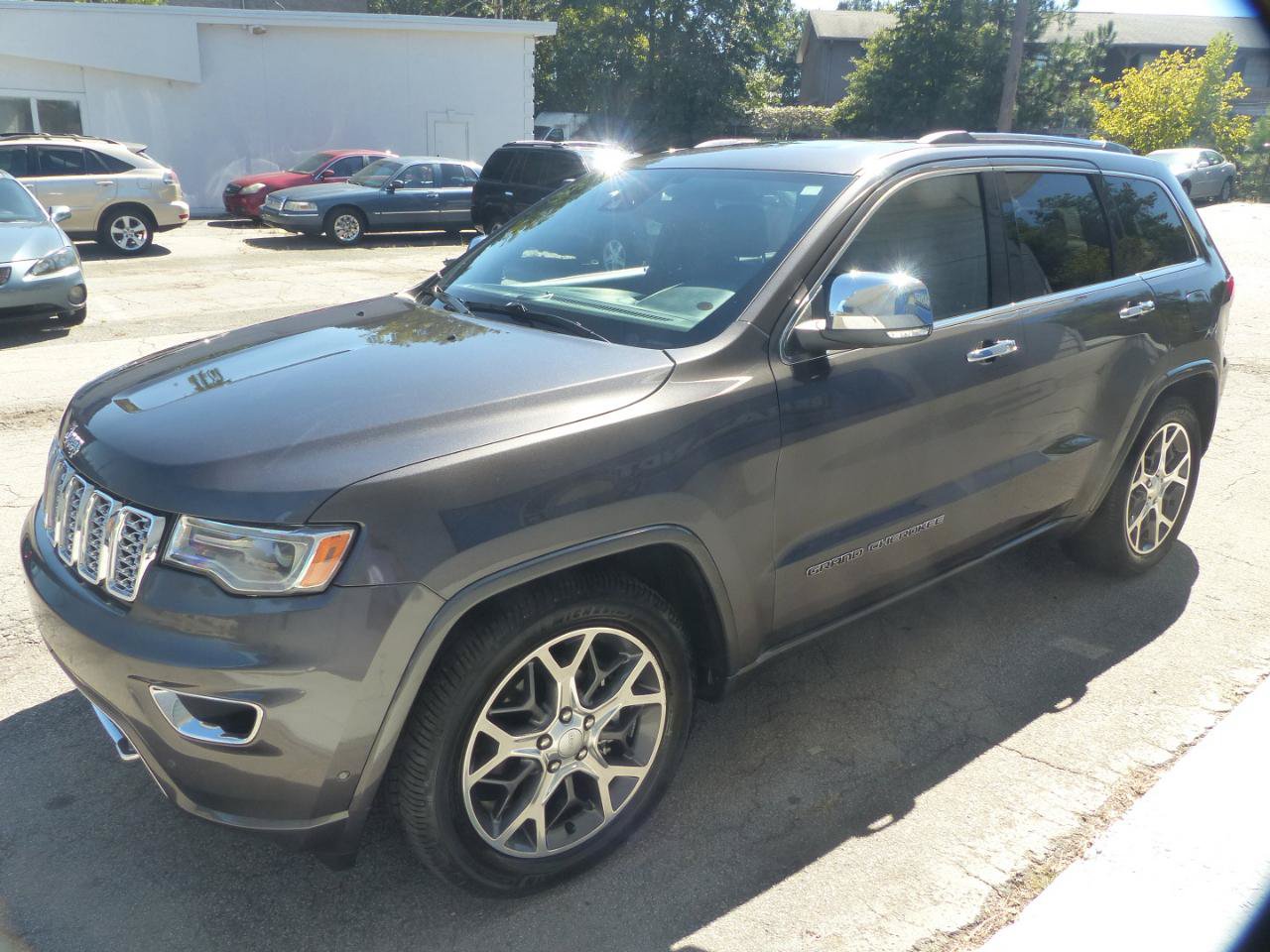 Used 2019 Jeep Grand Cherokee Overland AWD/4WD image 2