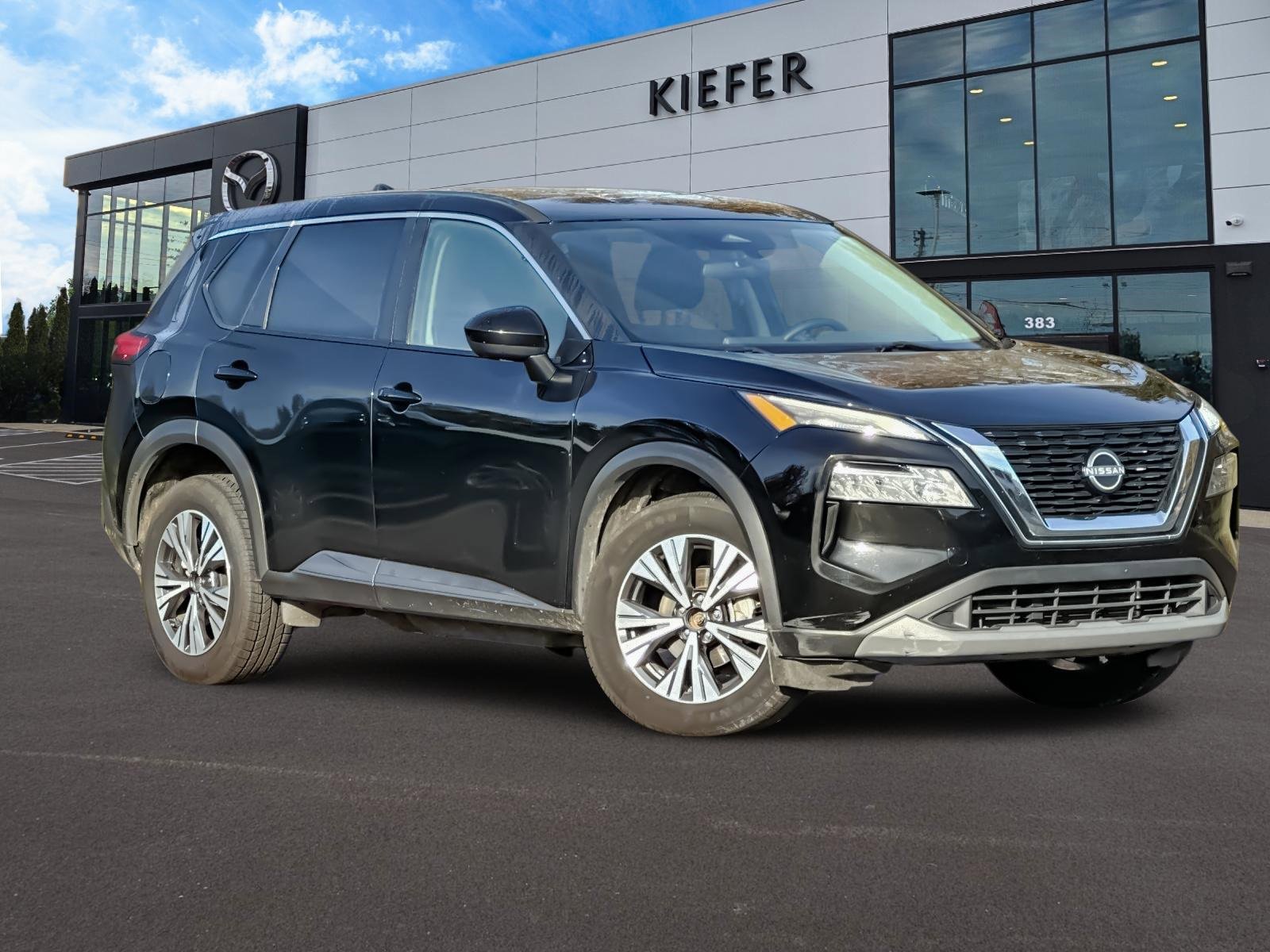 Used 2023 Nissan Rogue SV image 2