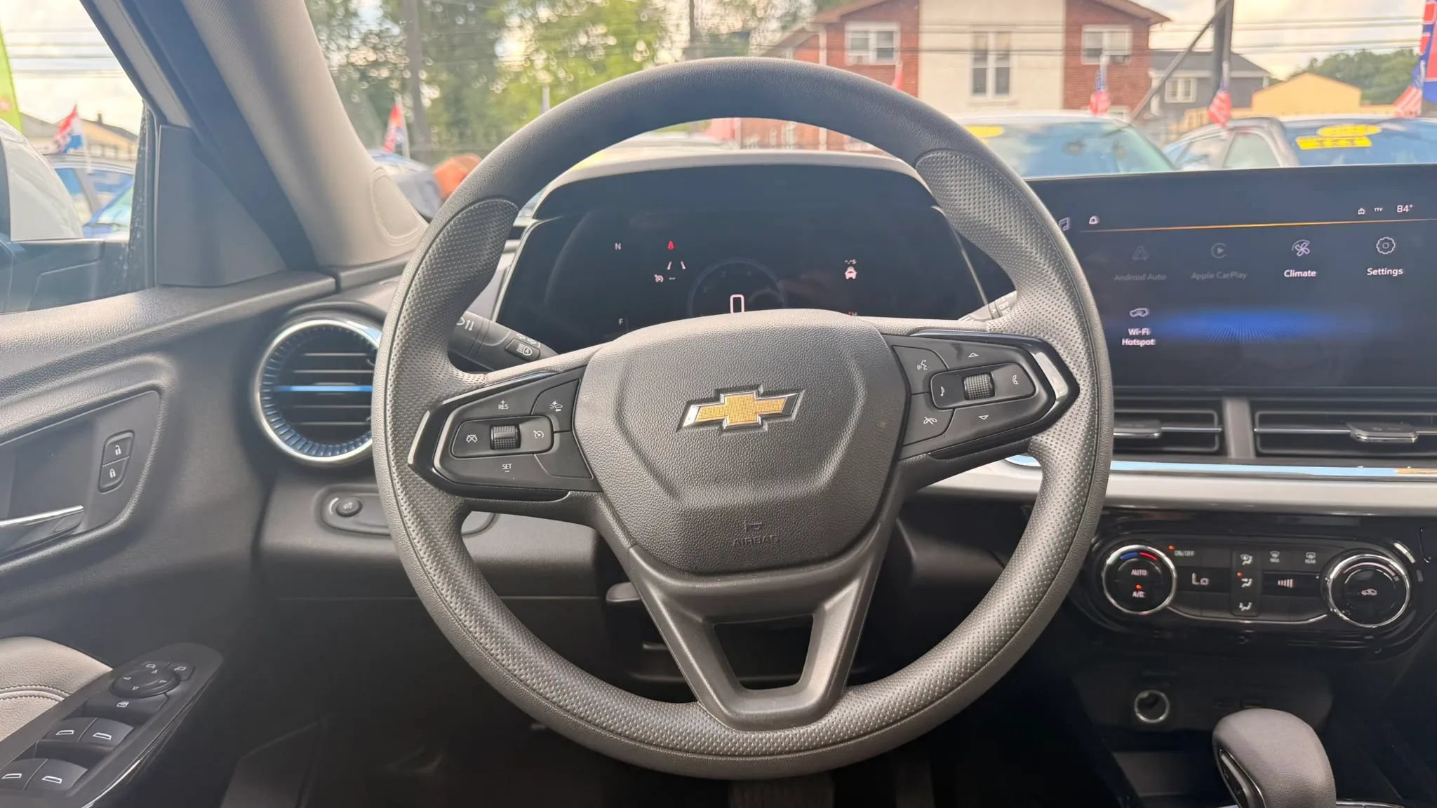 Used 2025 Chevrolet Trax LT FWD image 17