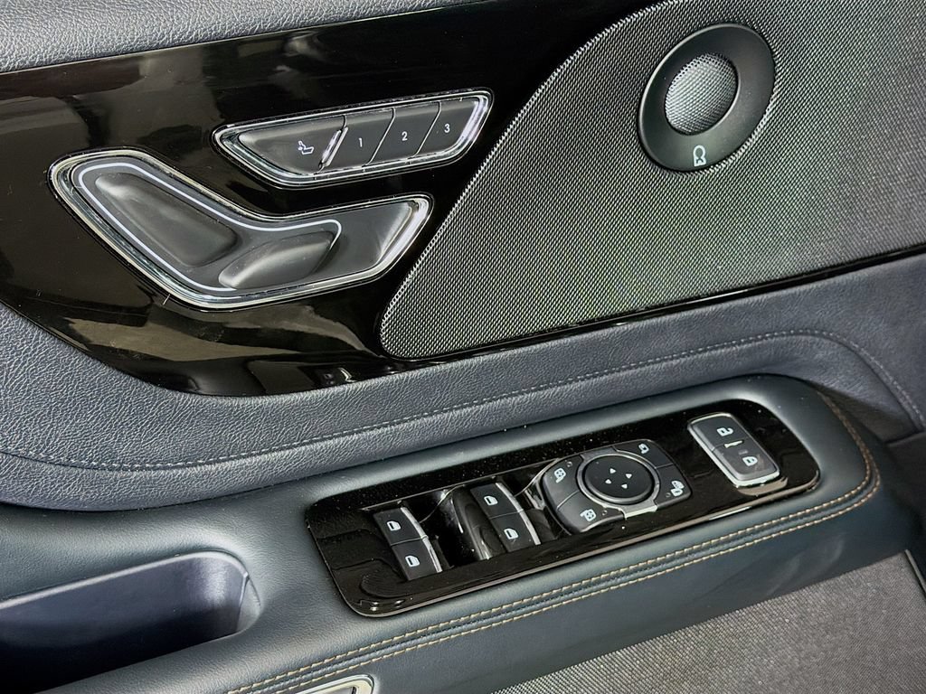 Used 2025 Lincoln Aviator Reserve AWD/4WD image 18