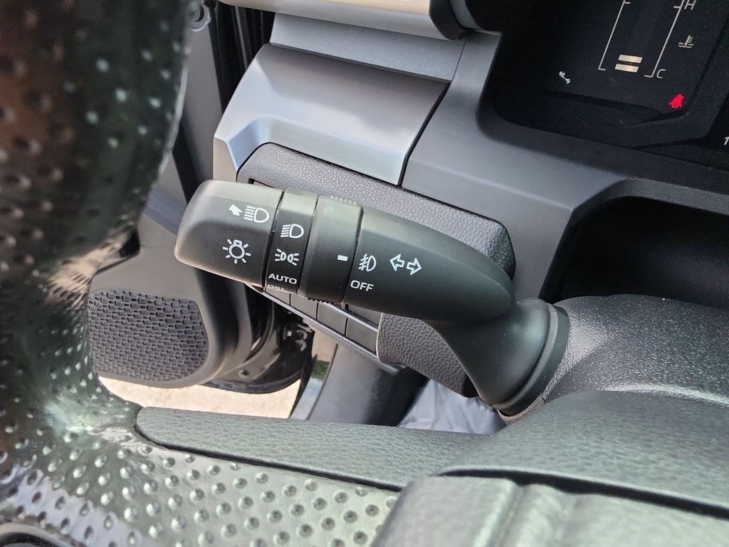 Certified 2025 Toyota Tacoma SR5 AWD/4WD image 16