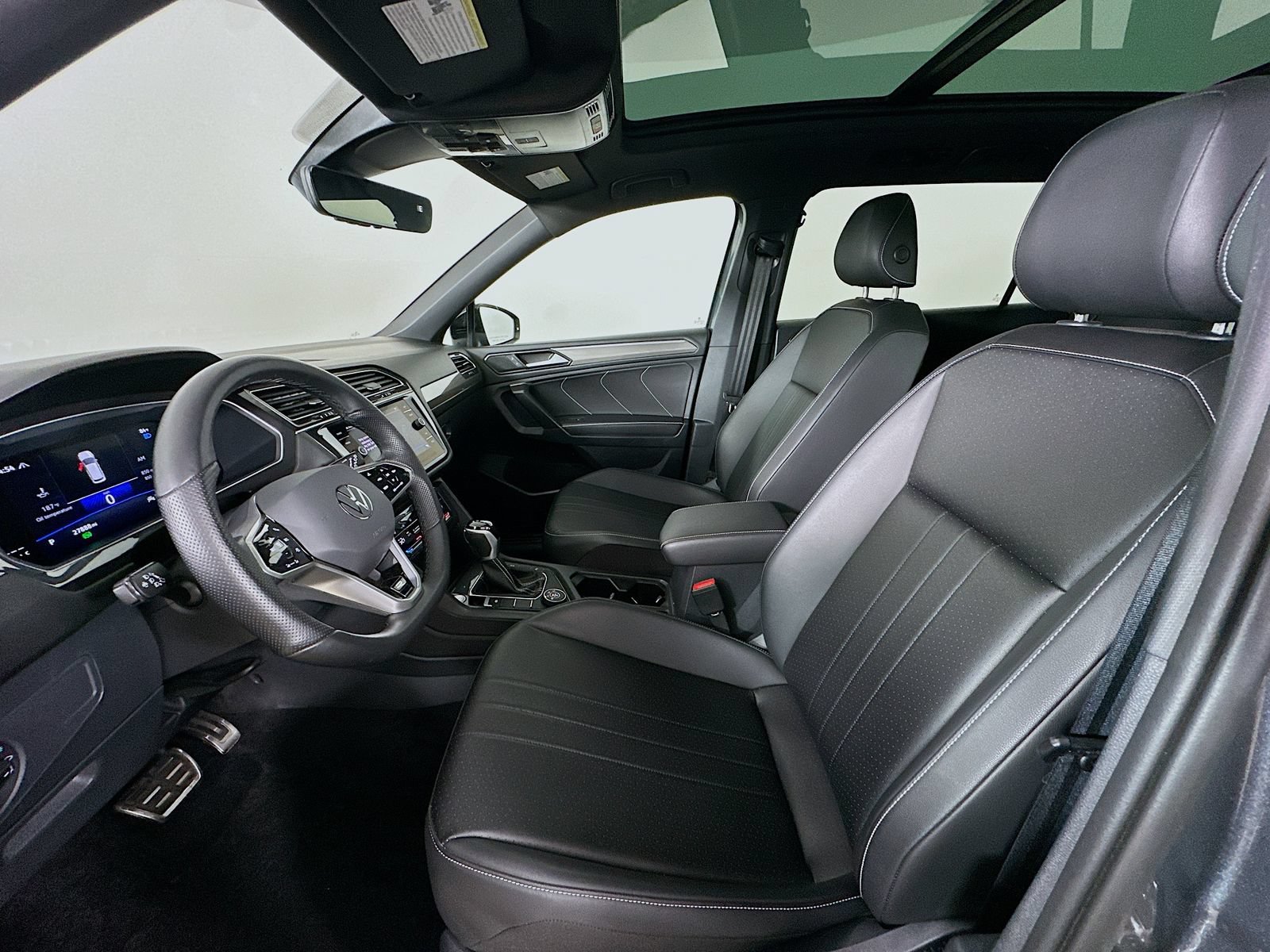 Used 2023 Volkswagen Tiguan SE R-Line AWD/4WD image 33