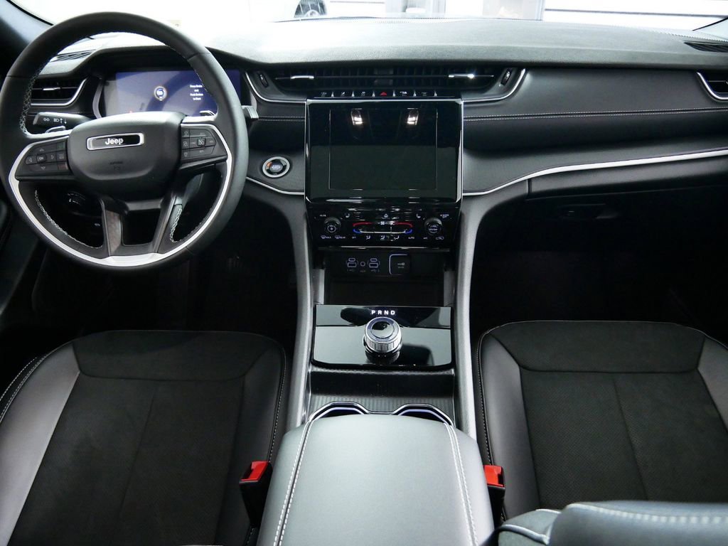 Certified 2024 Jeep Grand Cherokee Altitude image 8
