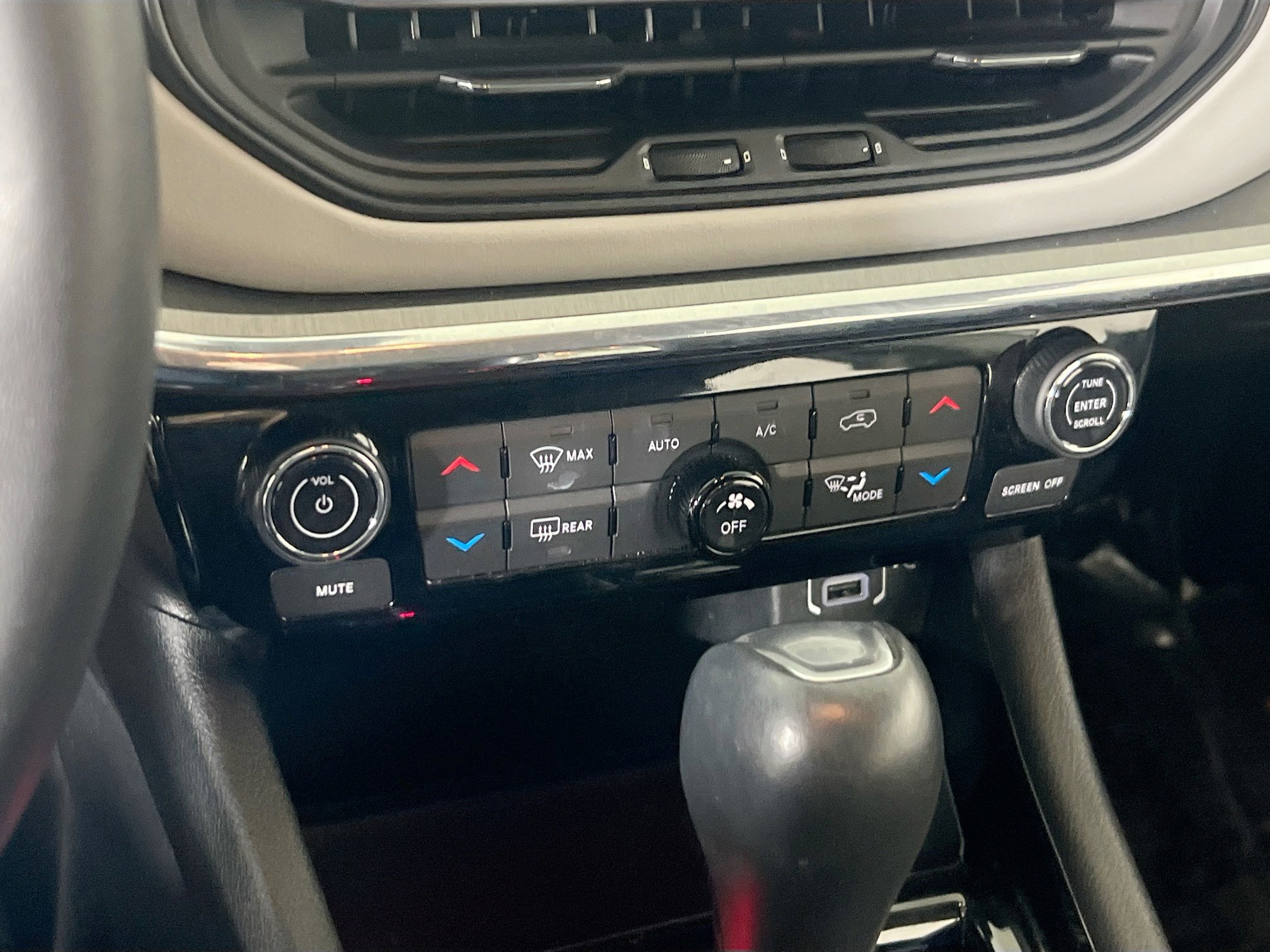 Used 2022 Jeep Compass Limited AWD/4WD image 15