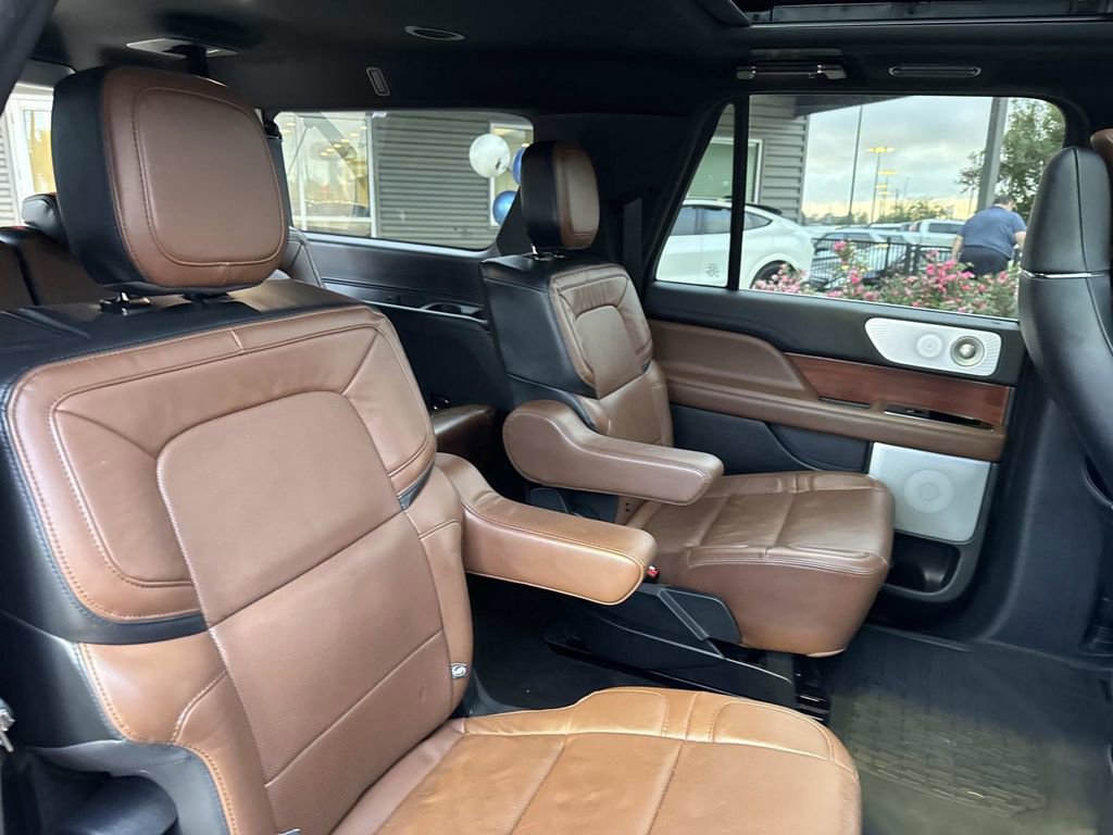 Used 2022 Lincoln Navigator L Reserve image 11
