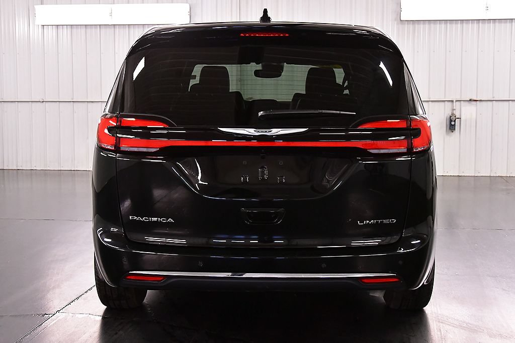 Used 2026 Chrysler Pacifica Limited FWD image 6