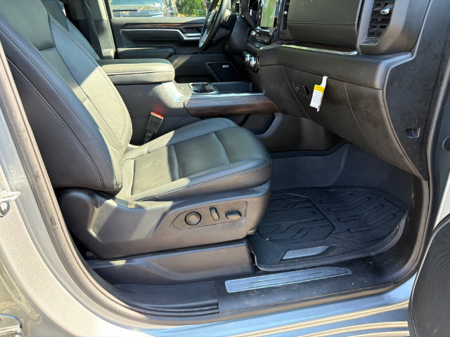Used 2025 GMC Sierra 2500 SLT w/ SLT Convenience Package AWD/4WD image 13