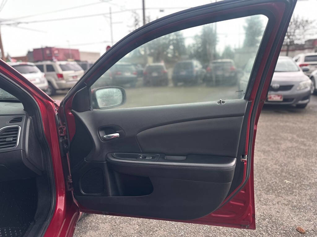 Used 2011 Chrysler 200 Touring image 25