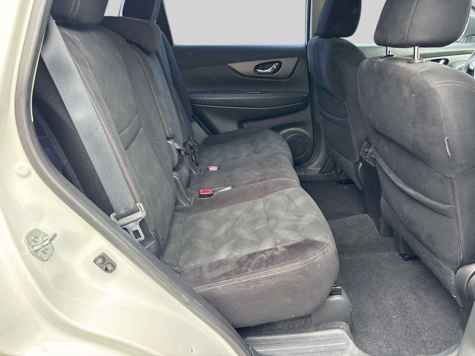 Used 2014 Nissan Rogue S FWD image 12
