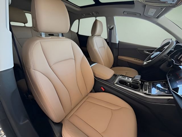 Used 2025 Audi Q8 Premium image 40