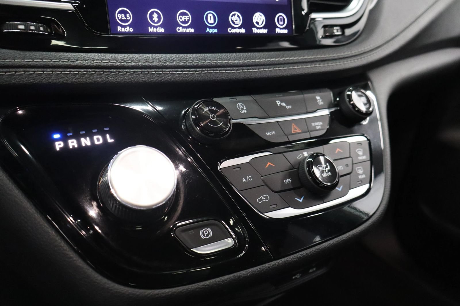 Used 2018 Chrysler Pacifica Limited w/ S Appearance Package FWD image 33