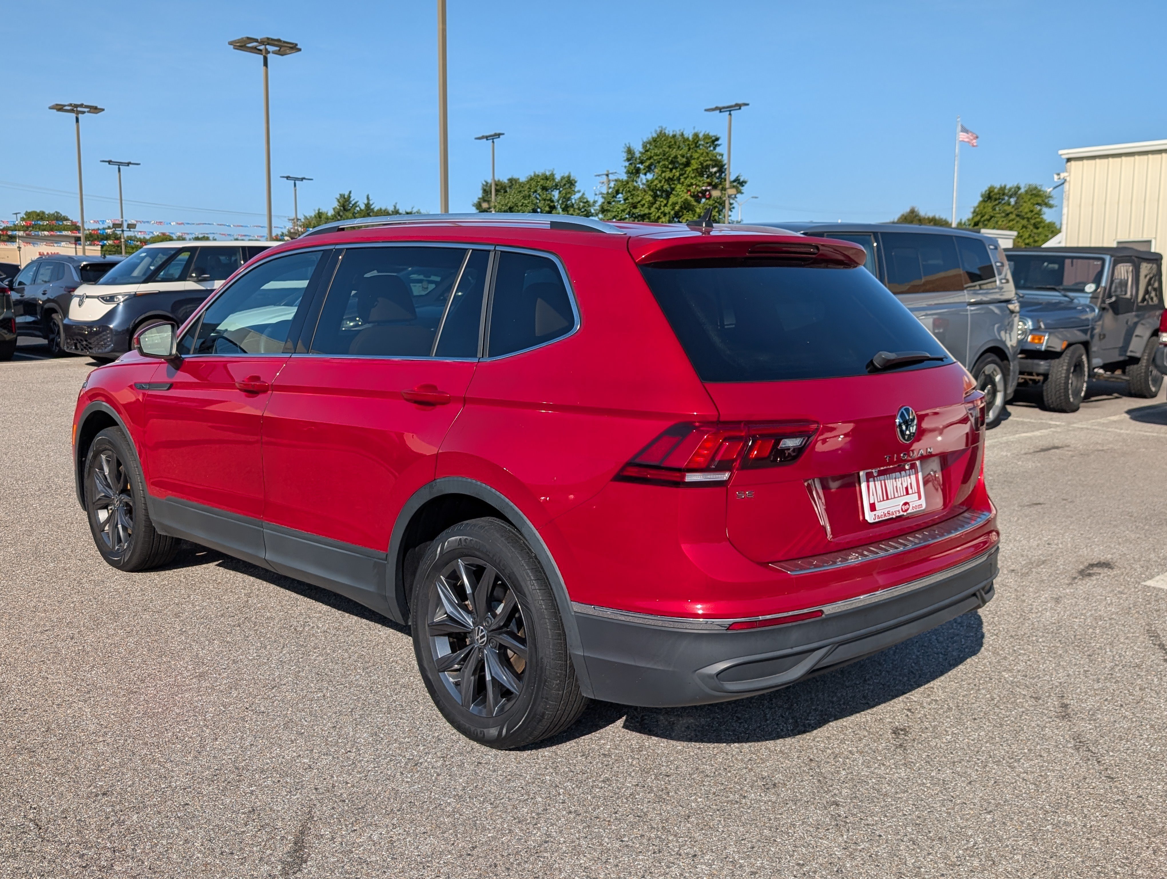Used 2023 Volkswagen Tiguan SE FWD image 5