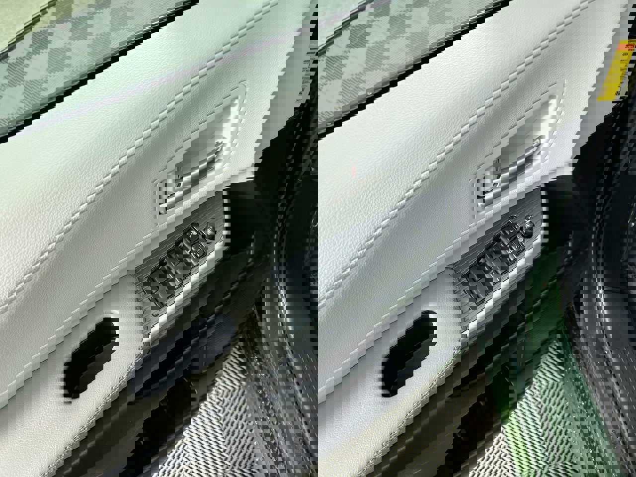 Used 2025 Toyota Sienna XLE image 14