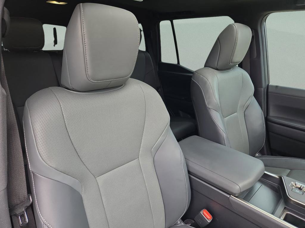 Used 2024 Lexus GX 550 w/ Accessory Package (2T) image 31