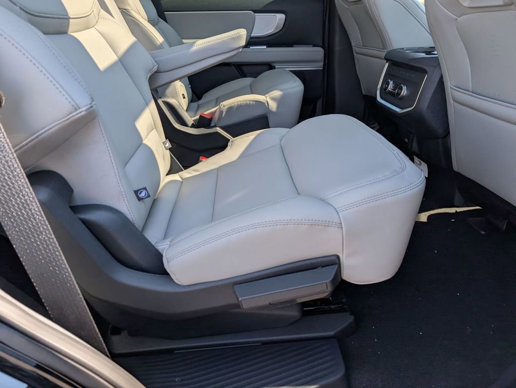 New 2026 Ford Expedition Active image 53