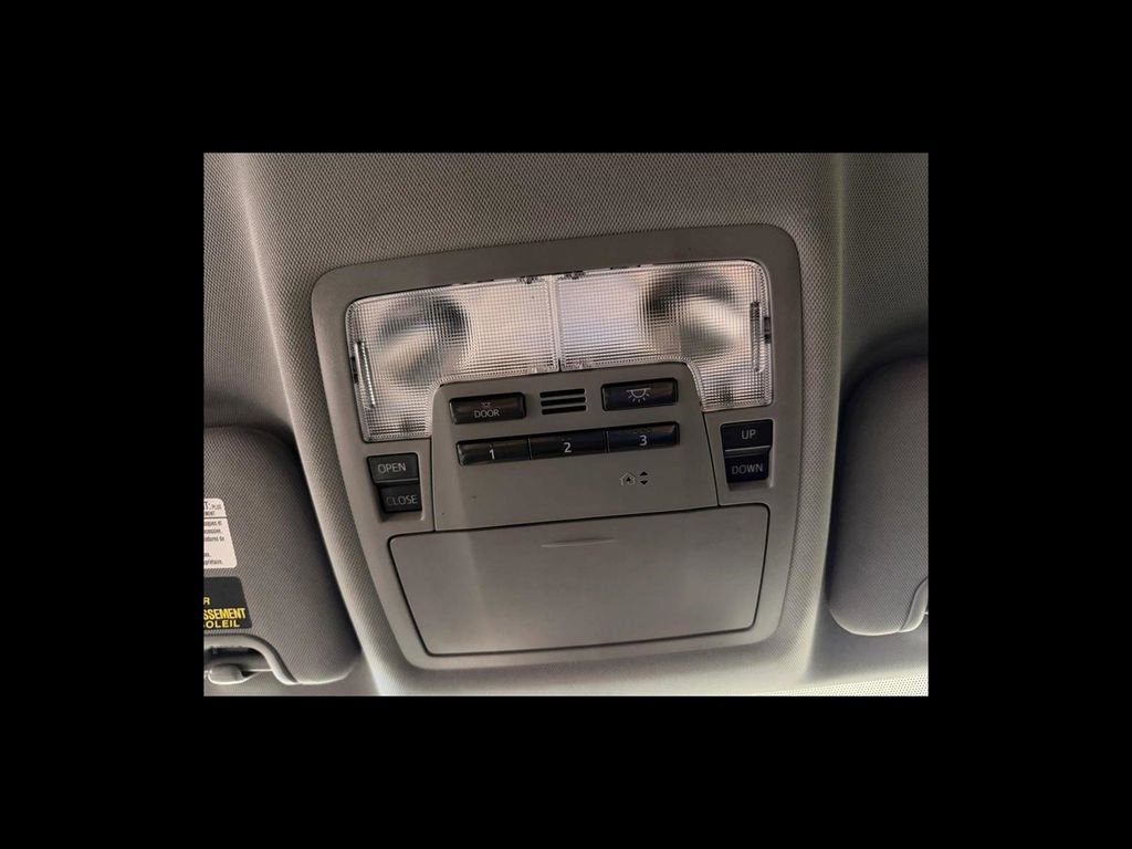 Used 2016 Toyota Highlander XLE image 26