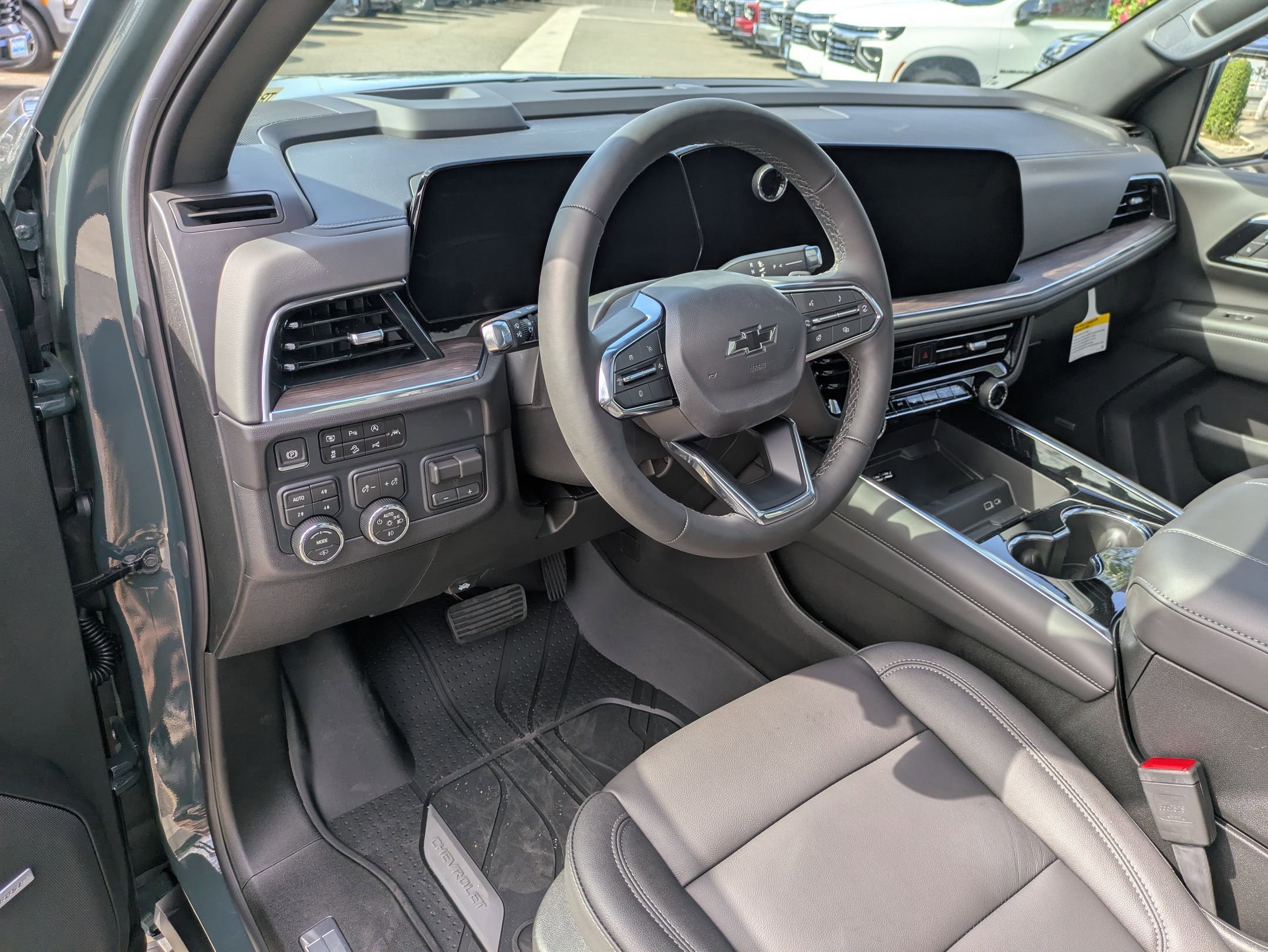 New 2026 Chevrolet Suburban Z71 image 10
