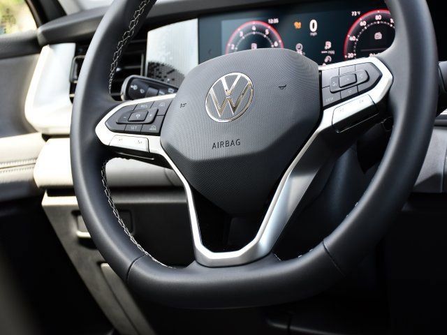 New 2026 Volkswagen Tiguan SE FWD image 19