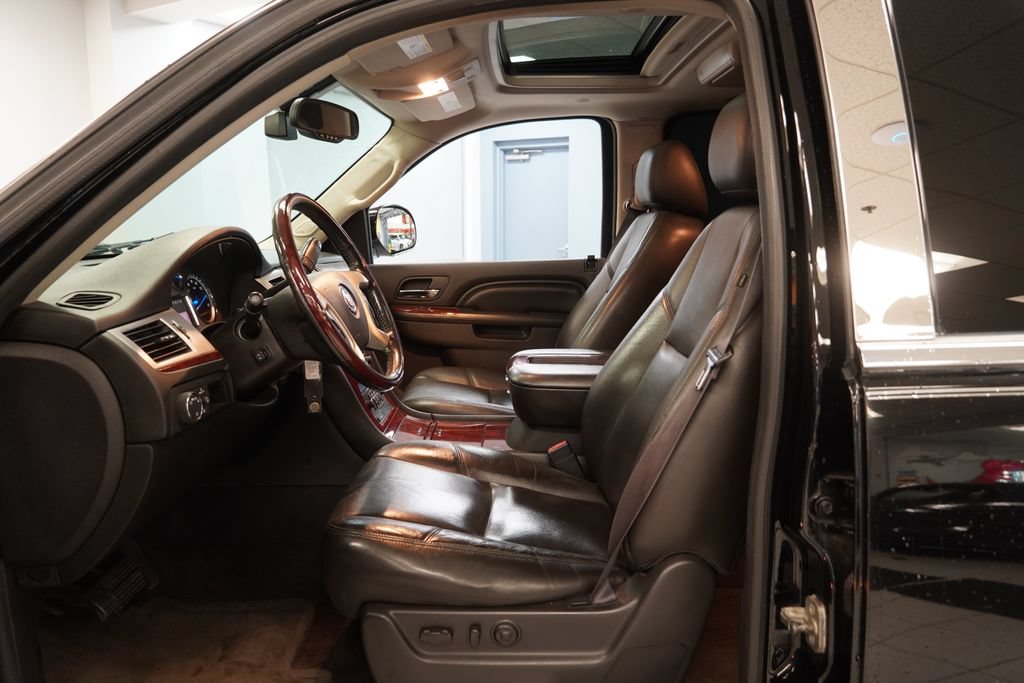 Used 2013 Cadillac Escalade ESV Premium AWD/4WD image 6