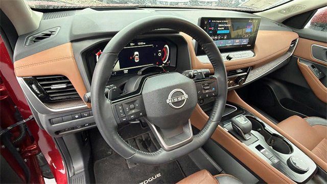 Used 2025 Nissan Rogue Platinum w/ Tech Package image 31