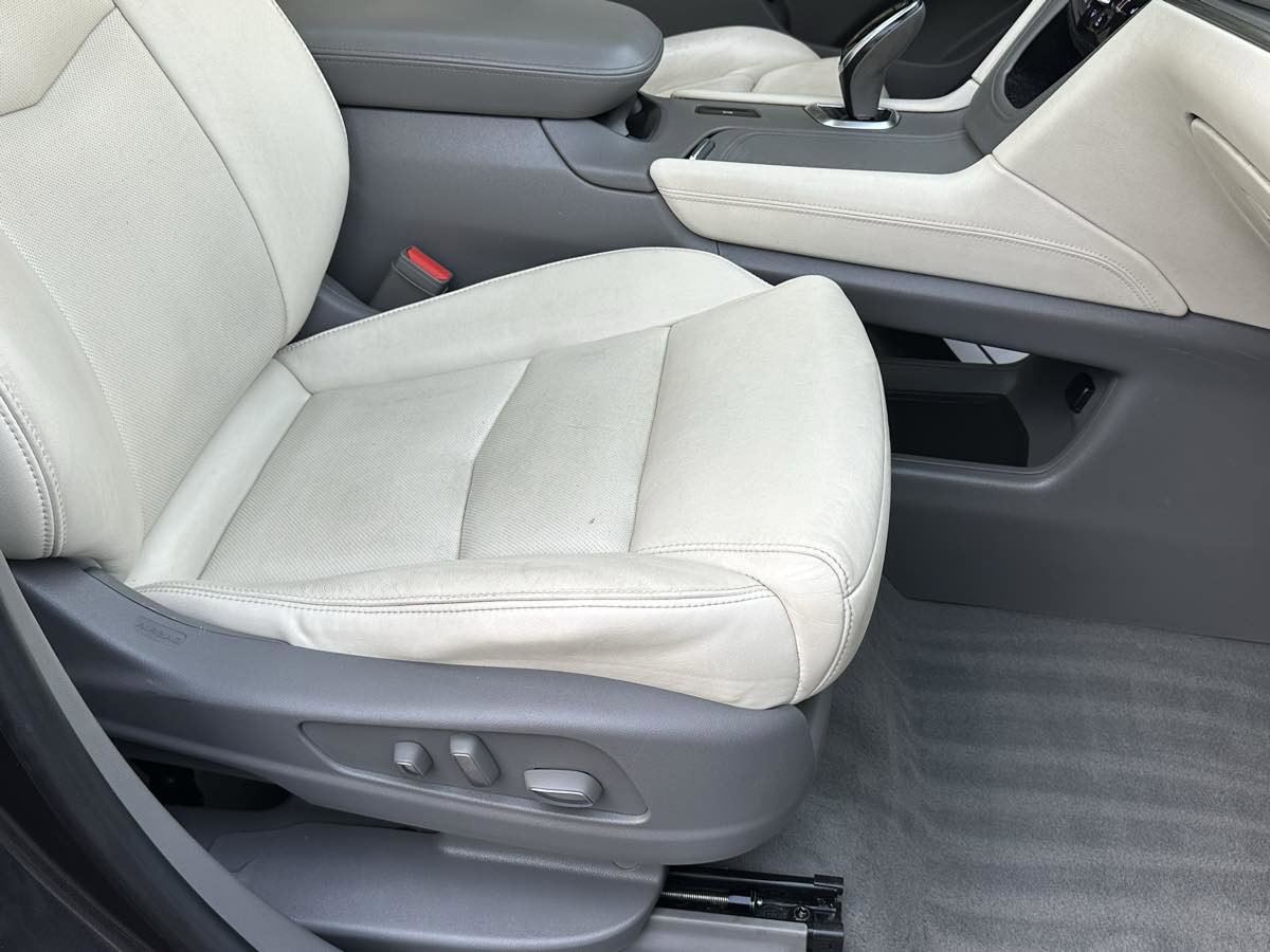 Used 2017 Cadillac XT5 Luxury w/ Driver Awareness Package image 23