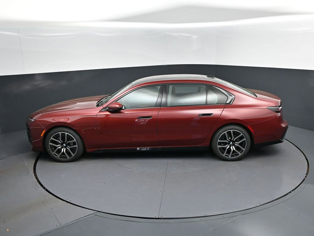 Certified 2025 BMW 740i image 32