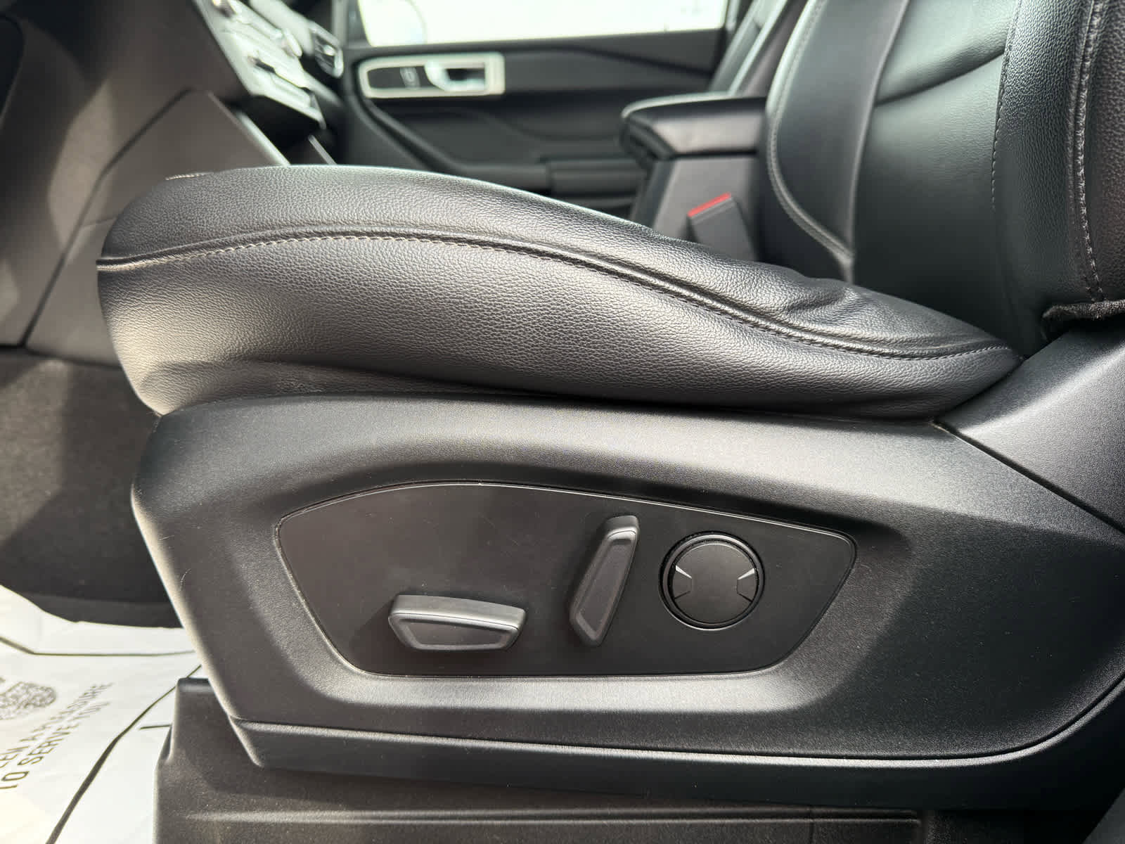 Used 2020 Ford Explorer XLT w/ Equipment Group 202A image 14