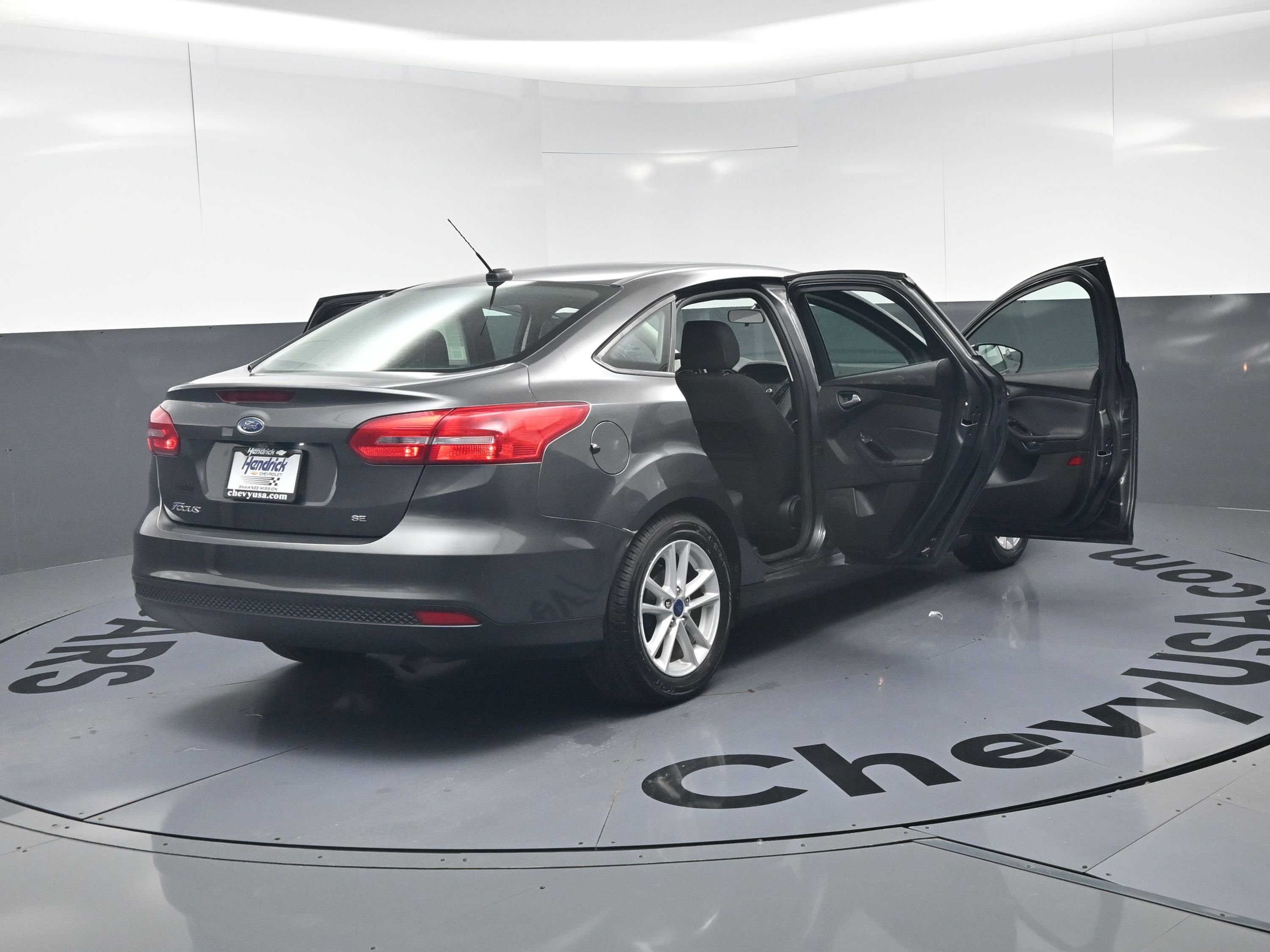 Used 2018 Ford Focus SE w/ Cold Weather Package FWD image 26