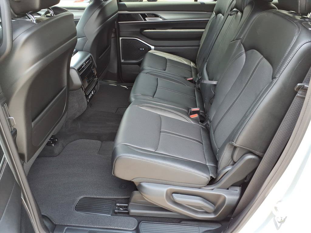 New 2026 Jeep Grand Wagoneer Limited w/ 8-Passenger Seating Package AWD/4WD image 13