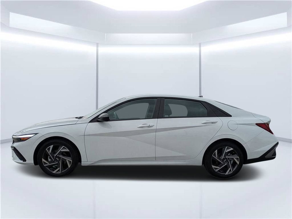 Used 2025 Hyundai Elantra Sport FWD image 6