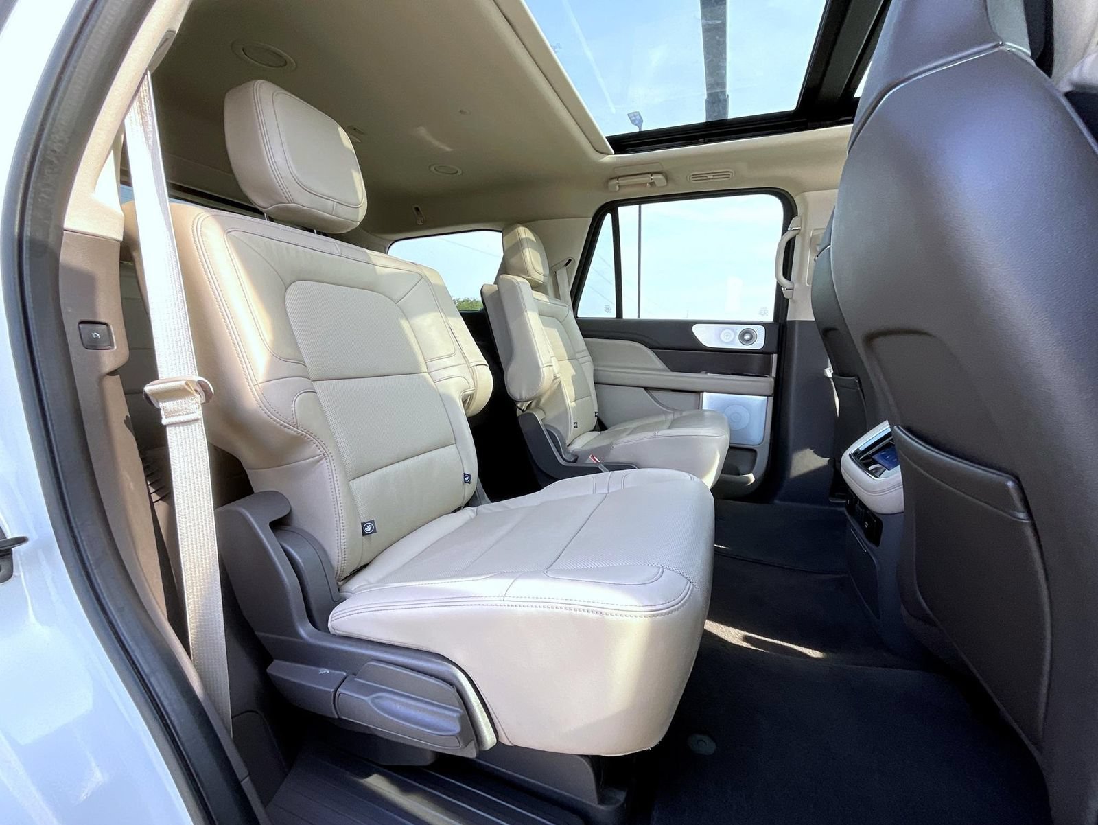Certified 2023 Lincoln Navigator Reserve AWD/4WD image 22