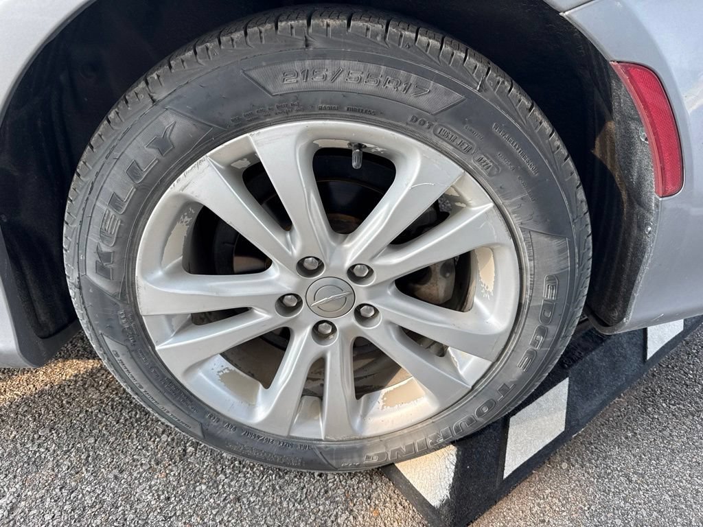 Used 2016 Chrysler 200 Limited FWD image 8