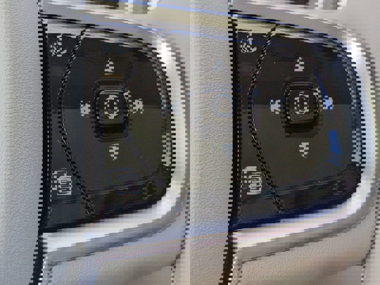 New 2025 Volvo XC60 T8 Plus w/ Protection Package Premier image 25