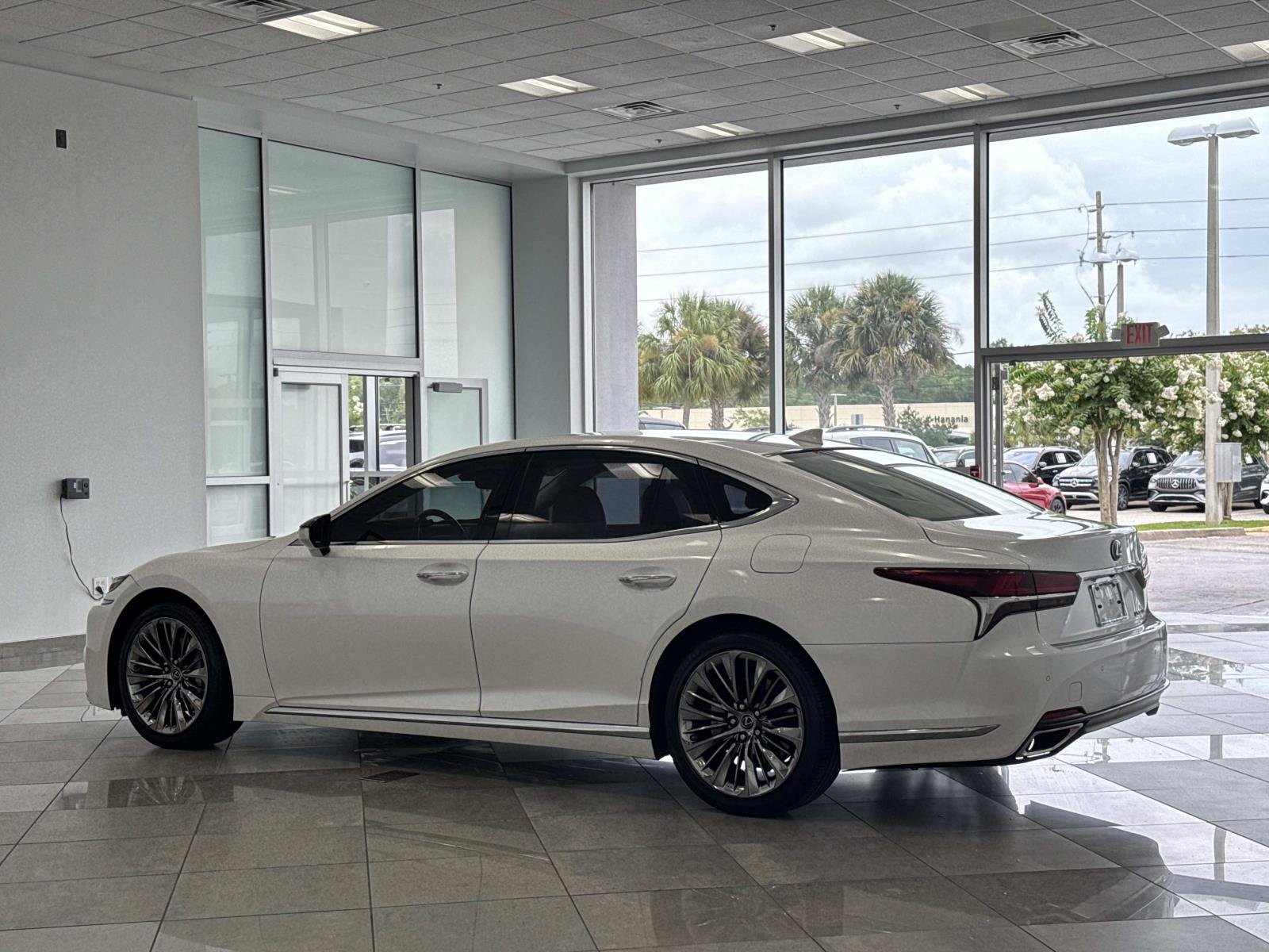 Used 2020 Lexus LS 500 w/ Accessory Package (Z1) RWD image 28