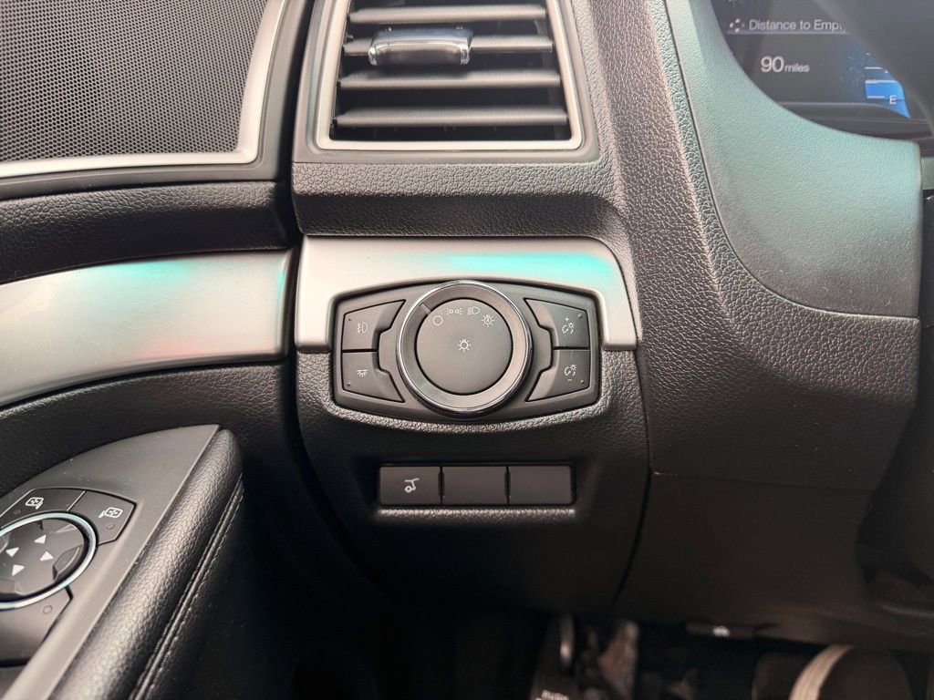 Used 2016 Ford Explorer XLT w/ Equipment Group 202A AWD/4WD image 23