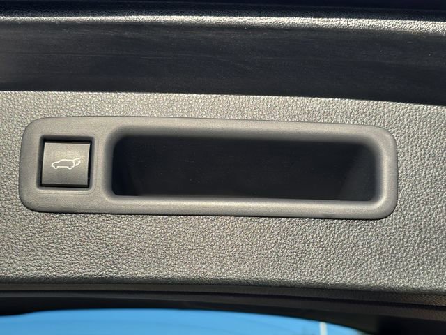 Used 2023 Toyota Highlander Limited image 14