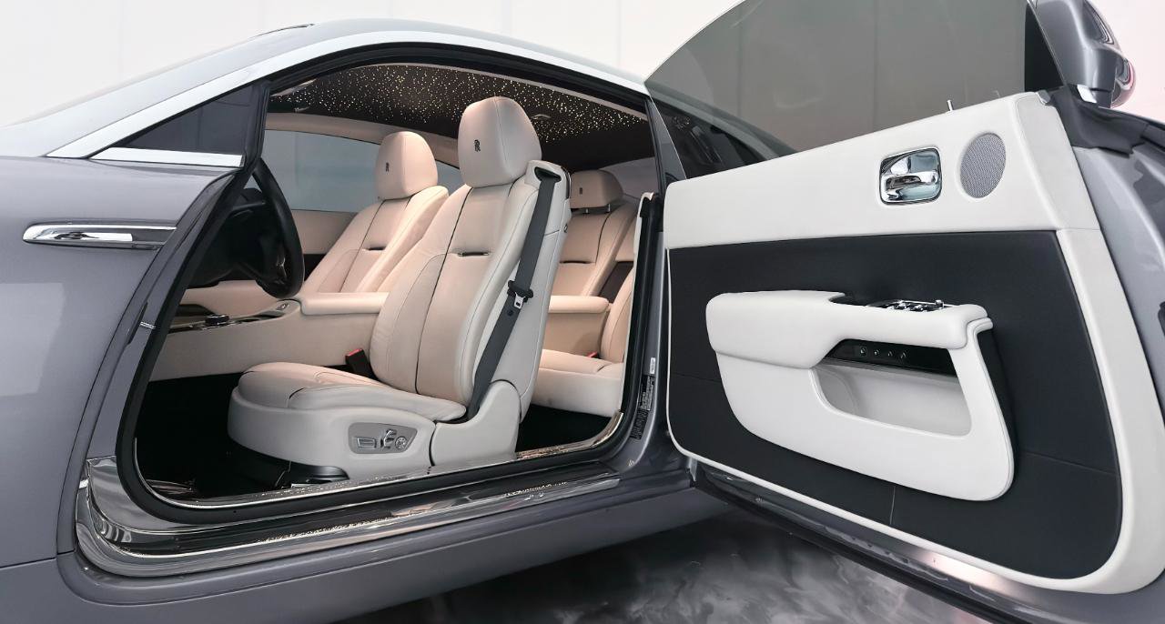 Used 2015 Rolls-Royce Wraith image 22